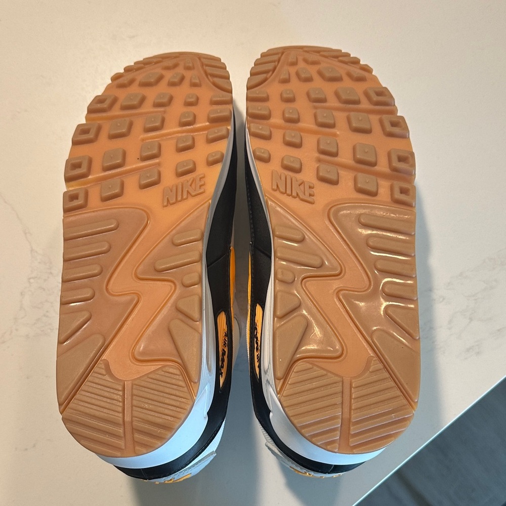 NEW! 10.5 Men's Air Max 90 Gum Bottoms! Ochre Yellow, Grey, White and Black - Picture 5 of 6